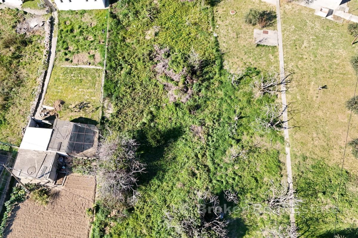 Byggnadsmark med utsikt över Split