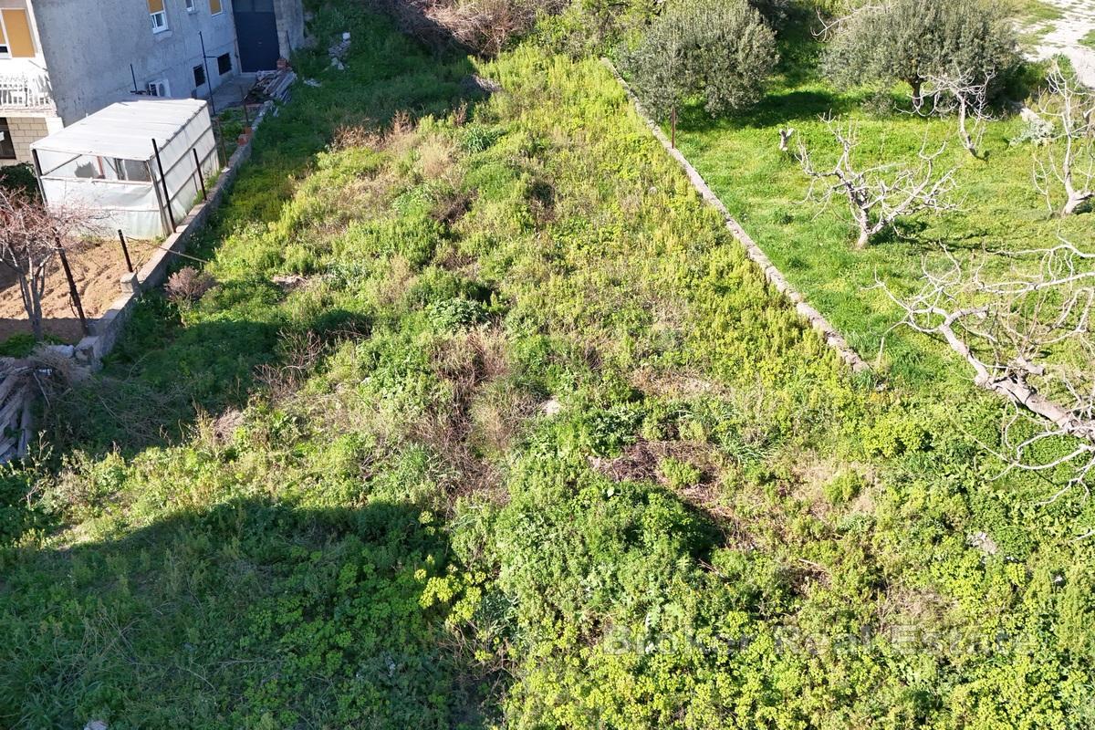 Byggnadsmark med utsikt över Split