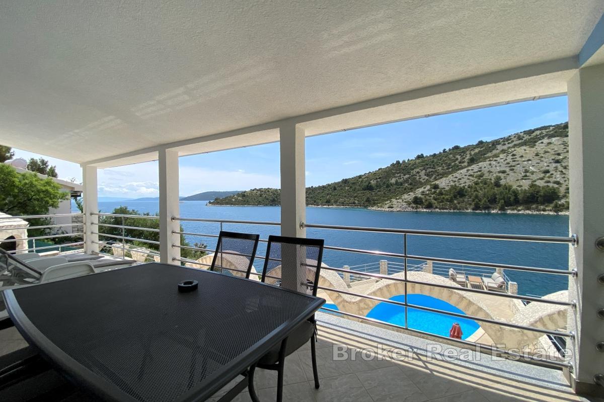 Appartement-villa en première ligne de mer