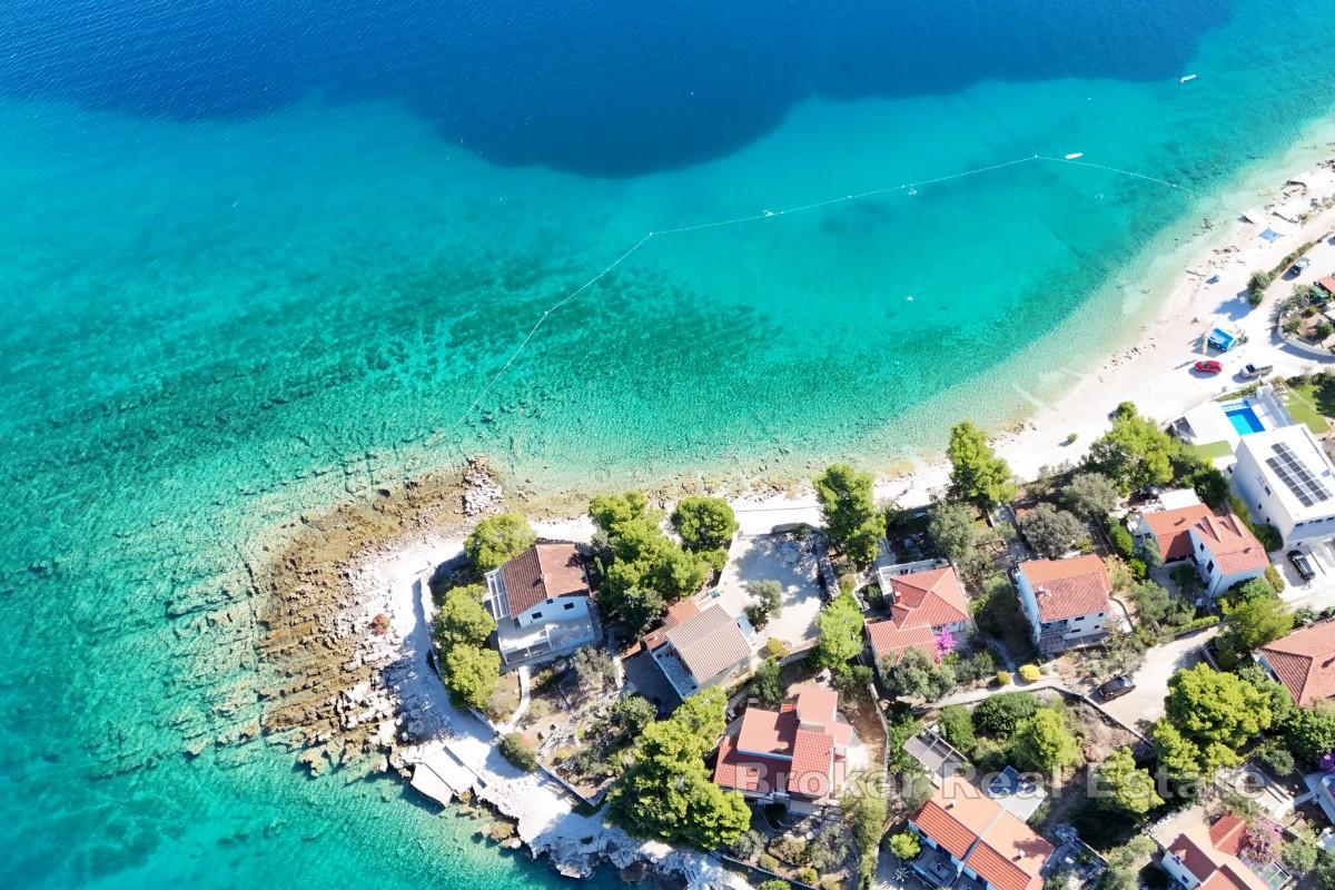 Zemljište s građevinskom dozvolom i otvorenim pogledom na more