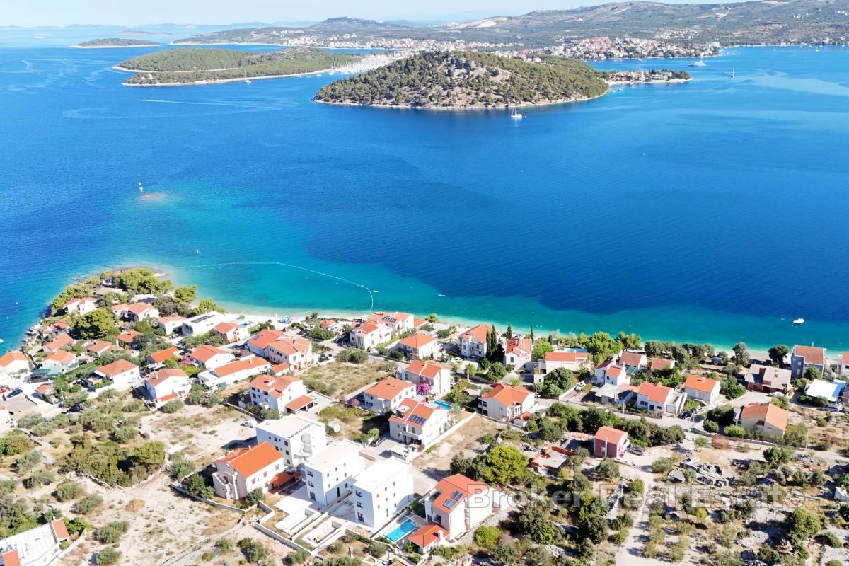 Terreno con permesso di costruire e vista mare aperta