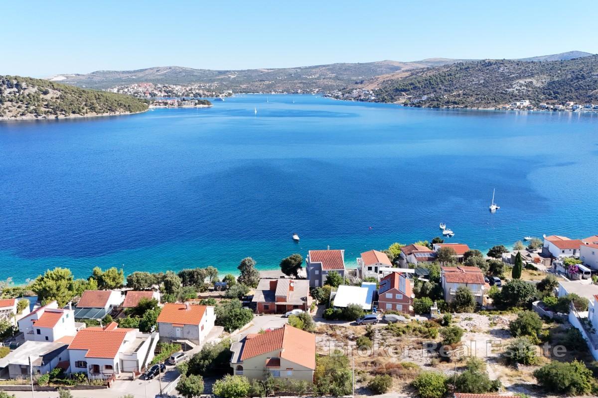 Terreno con permesso di costruire e vista mare aperta
