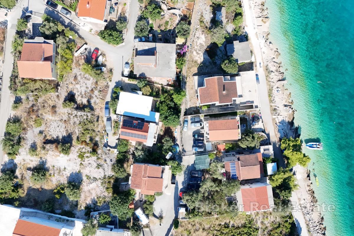 Terreno con permesso di costruire e vista mare aperta