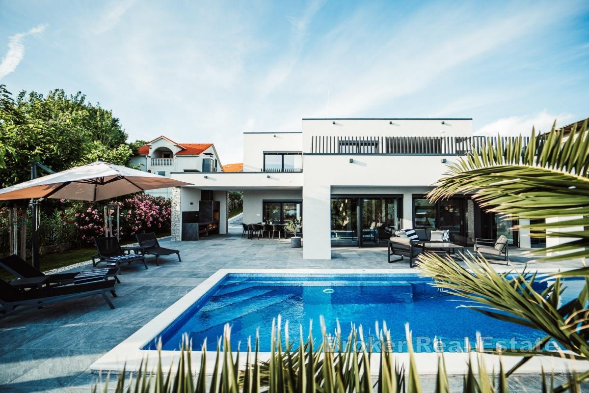 Einzigartige Villa mit Pool und freiem Blick