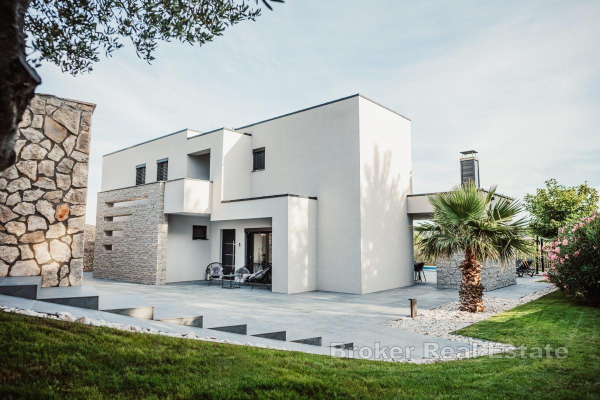 Villa unica con piscina e vista aperta