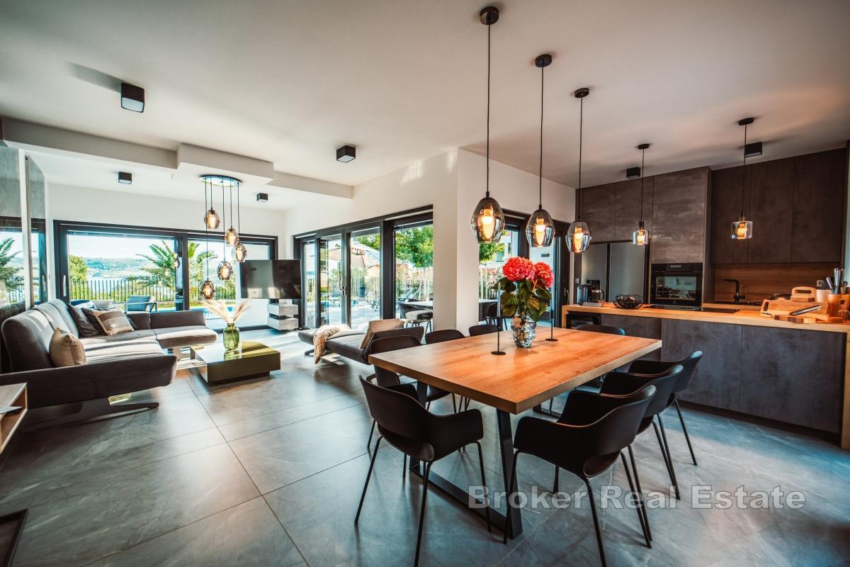 Unik villa med pool och öppen utsikt