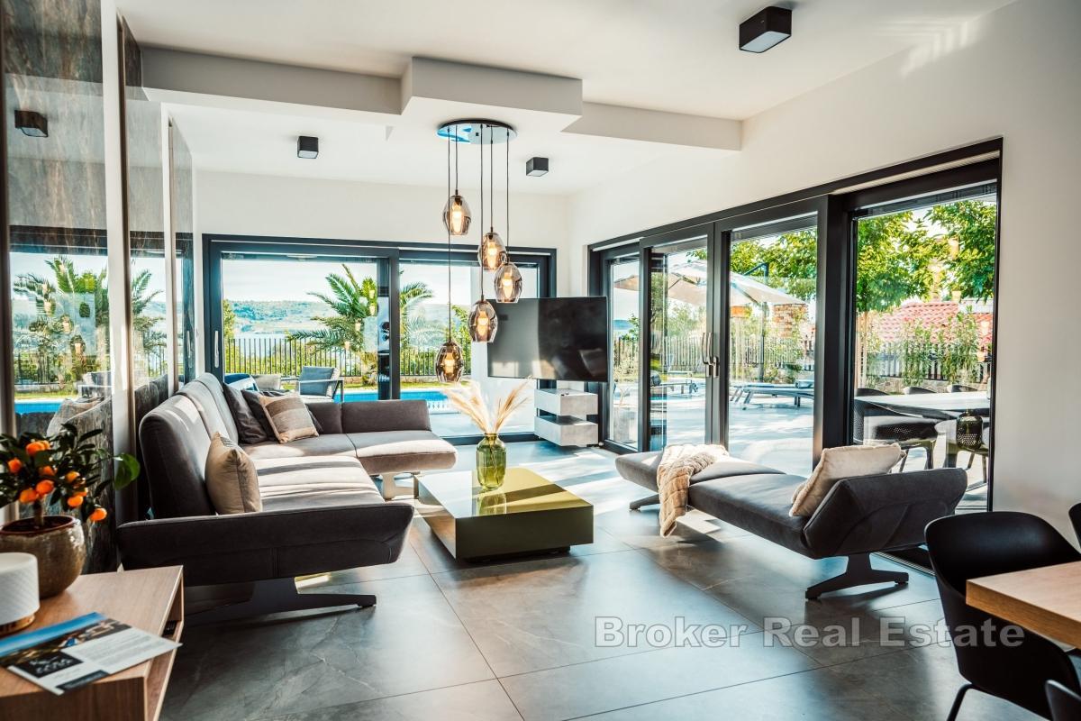 Einzigartige Villa mit Pool und freiem Blick