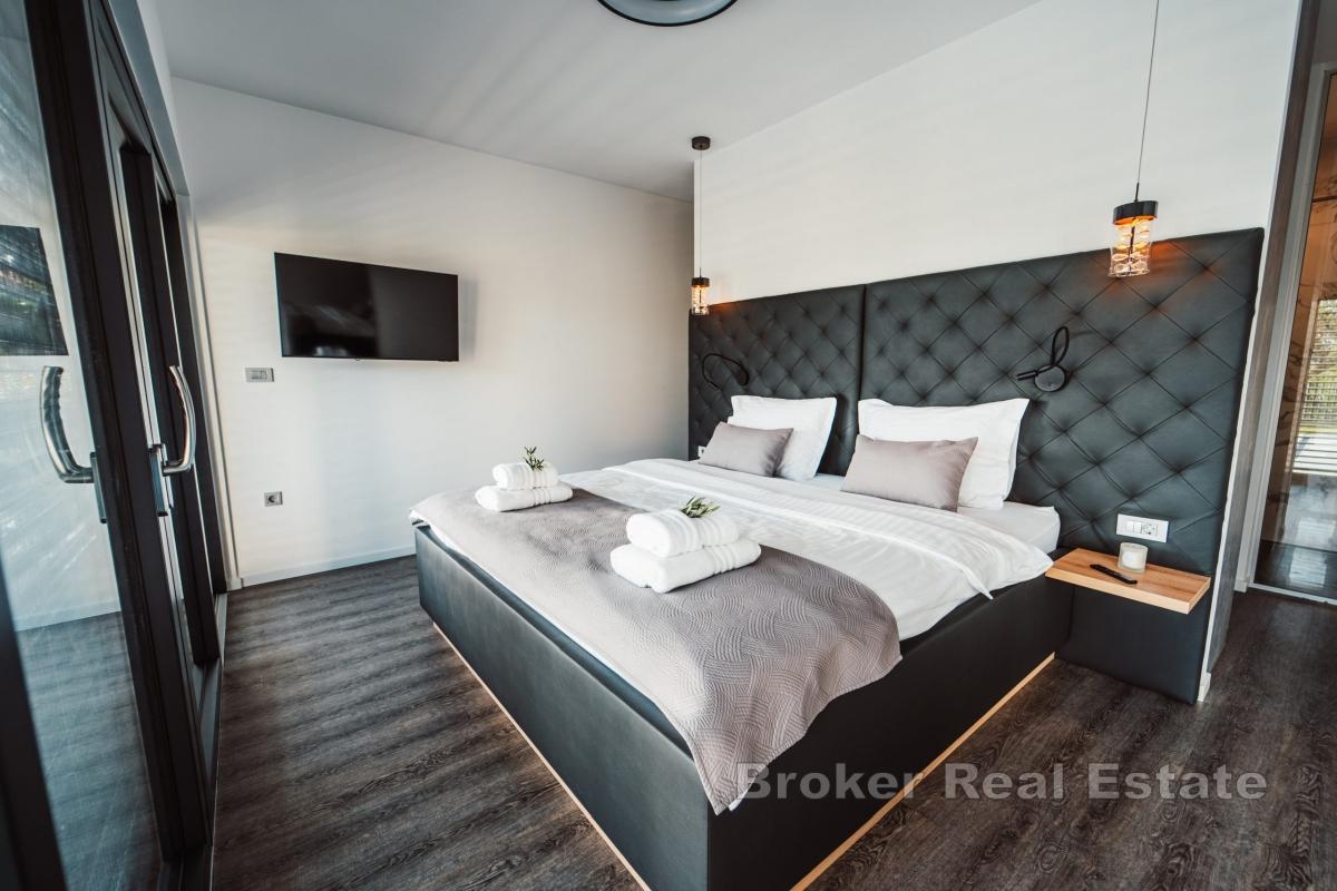 Unik villa med pool och öppen utsikt