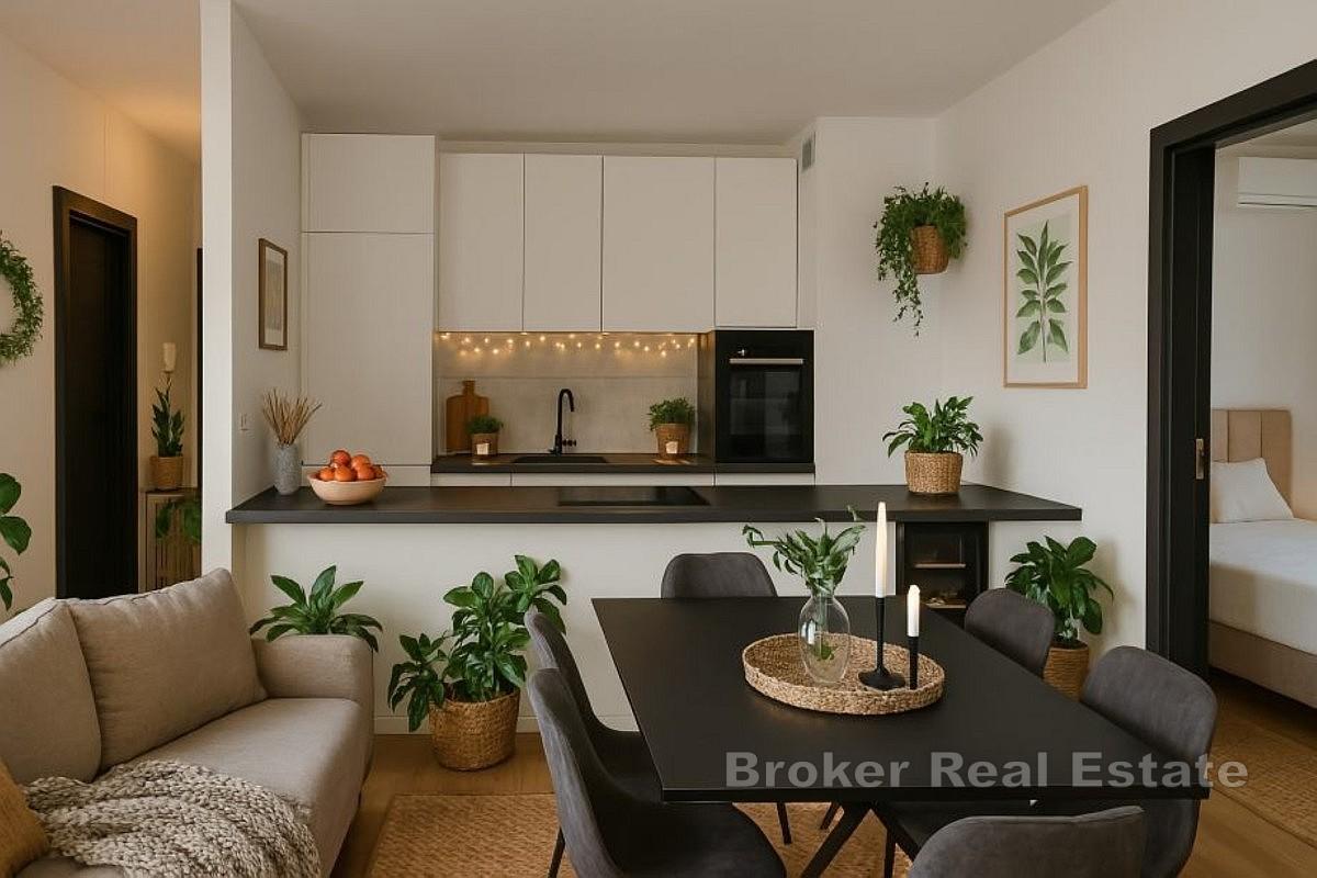 Modern villa i nybyggd byggnad med havsutsikt