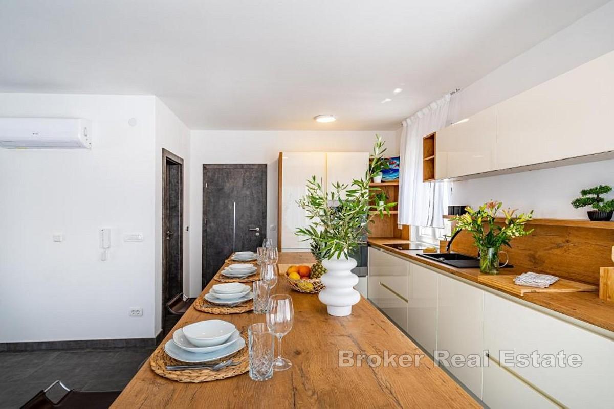 Einfamilienhaus mit Pool und Meerblick