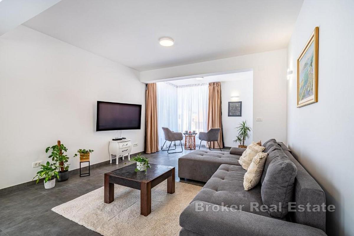 Einfamilienhaus mit Pool und Meerblick