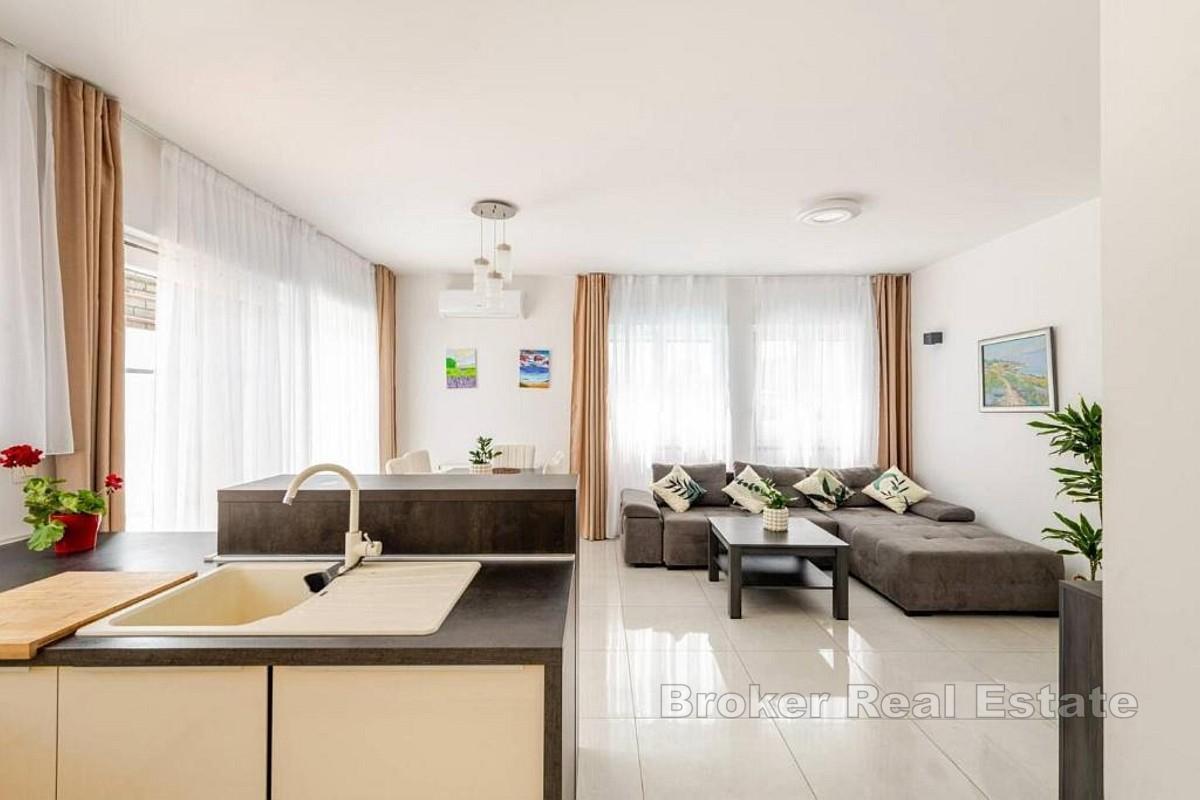 Einfamilienhaus mit Pool und Meerblick