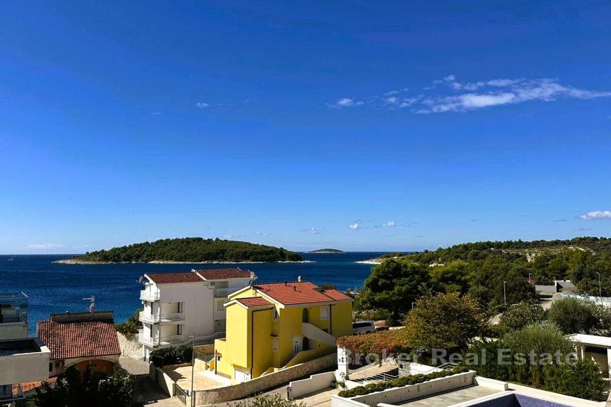 Новый жилой дом рядом с пляжем