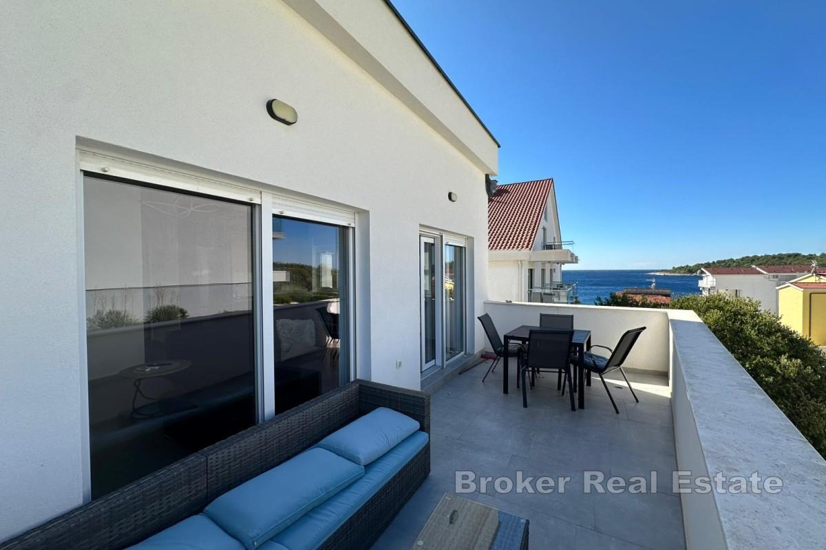 Новый жилой дом рядом с пляжем