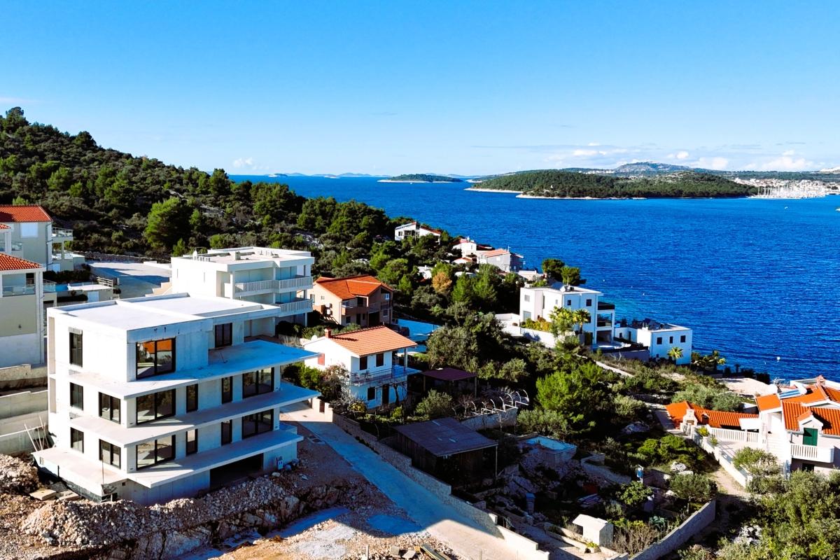 Jednosobni stan u novogradnji s otvorenim pogledom na more