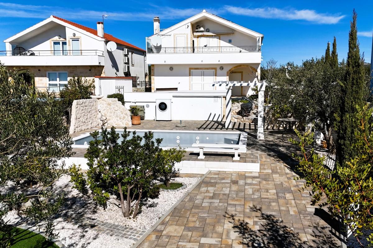 001-2044-82-Primosten-detached-house-with-pool-and-sea-view-for-sale