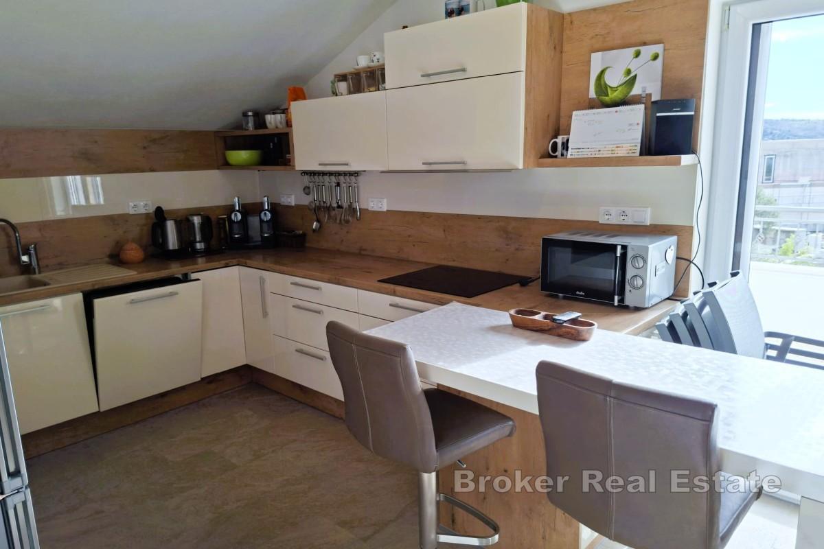 Отдельно стоящий дом с бассейном и видом на море