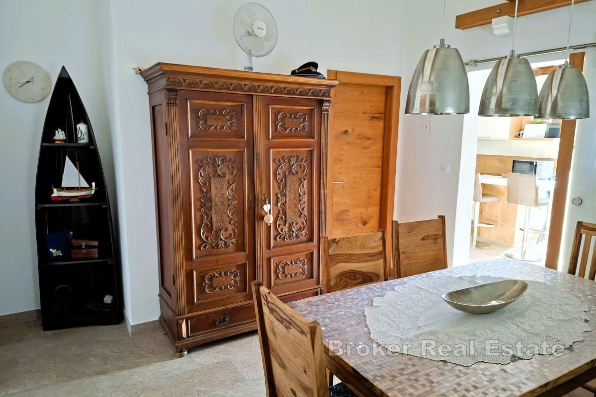 Отдельно стоящий дом с бассейном и видом на море