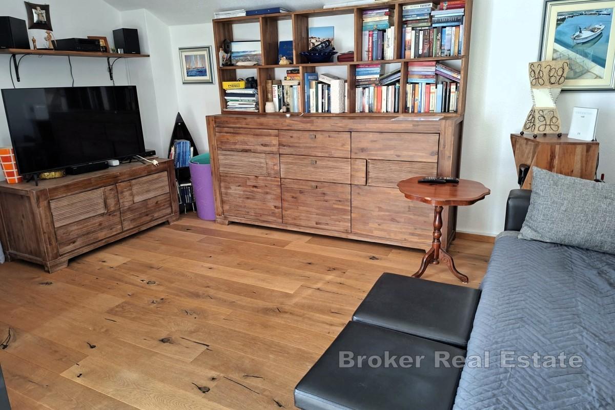 Enebolig med basseng og havutsikt