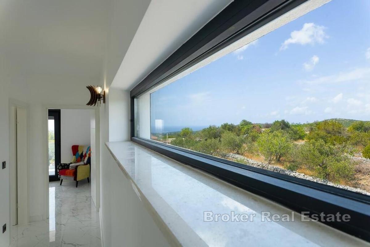 Вилла с подогреваемым бассейном и видом на море