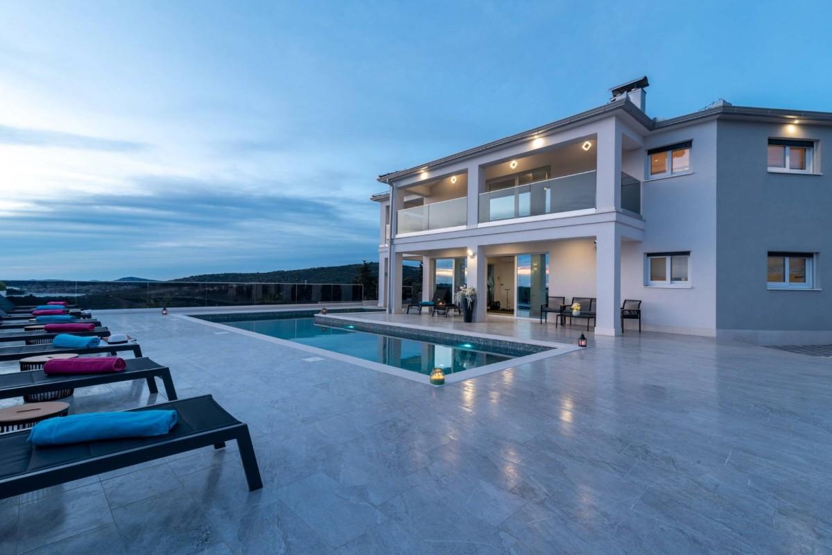 001-2044-86-Rogoznica-luxury-villa-with-pool-for-sale