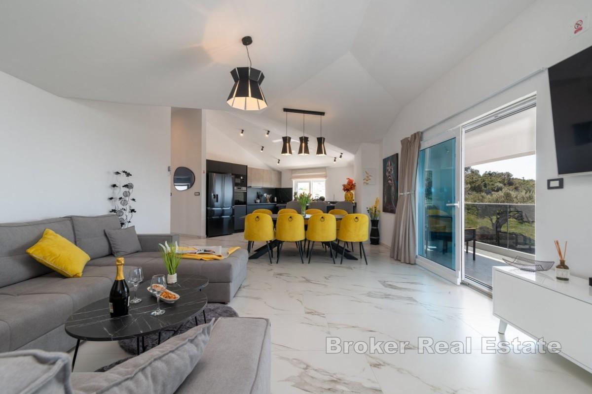 Villa de luxe avec piscine en position dominante