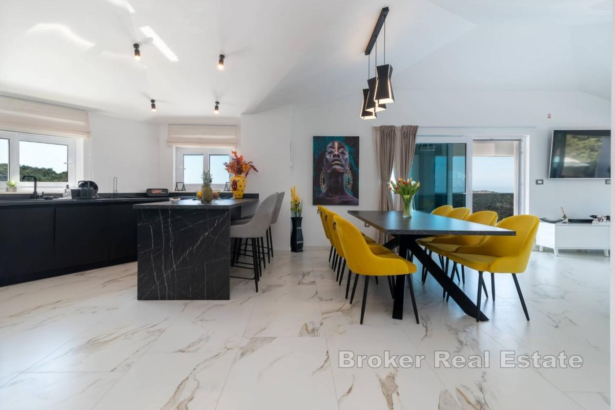 Villa de luxe avec piscine en position dominante