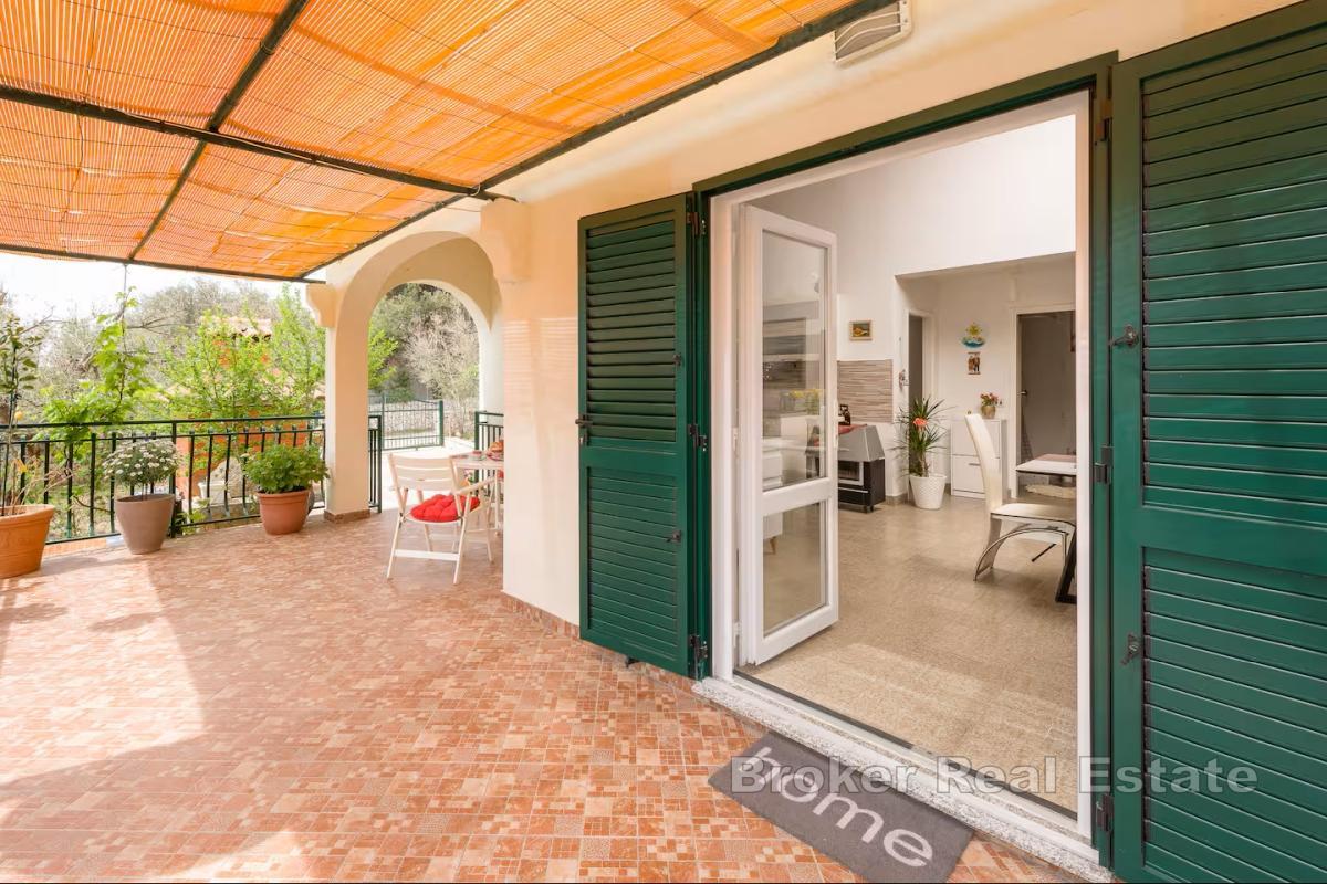 Casa indipendente con due appartamenti e grande potenziale