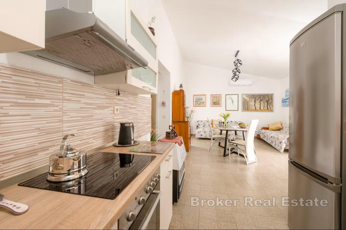 Casa indipendente con due appartamenti e grande potenziale