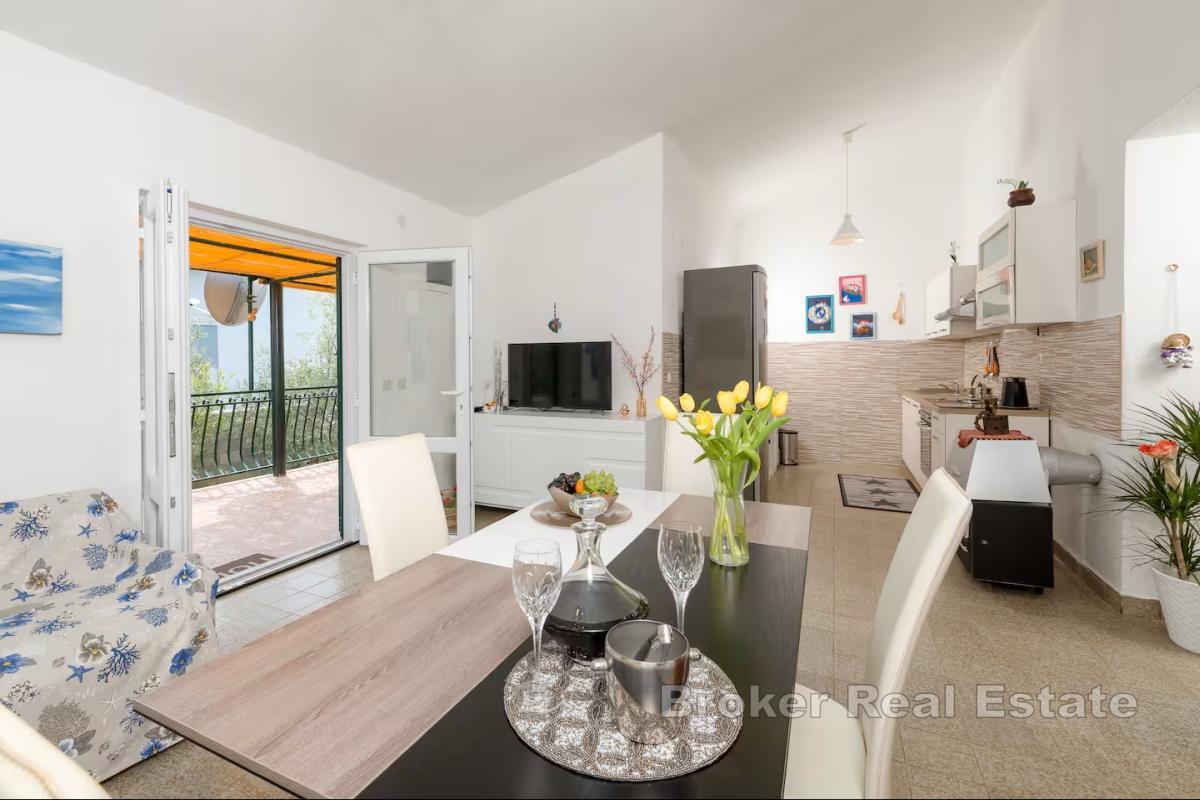 Casa indipendente con due appartamenti e grande potenziale