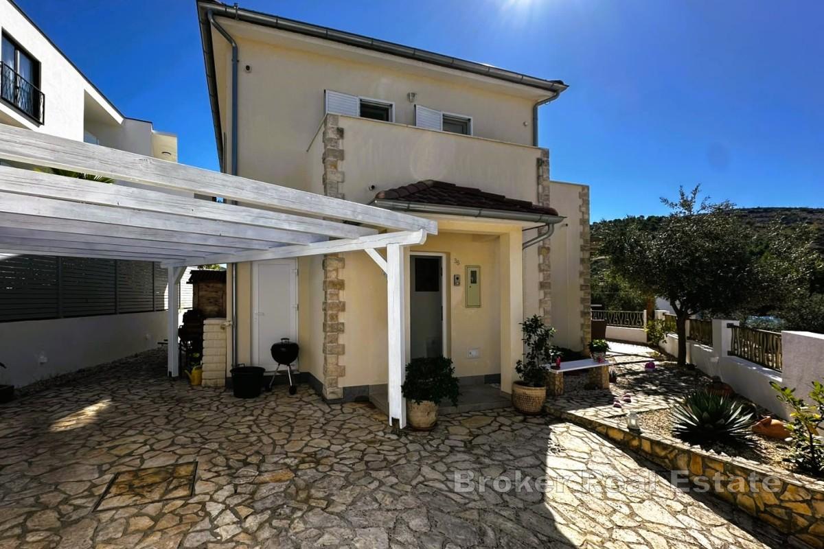 Moderní vila blízko moře