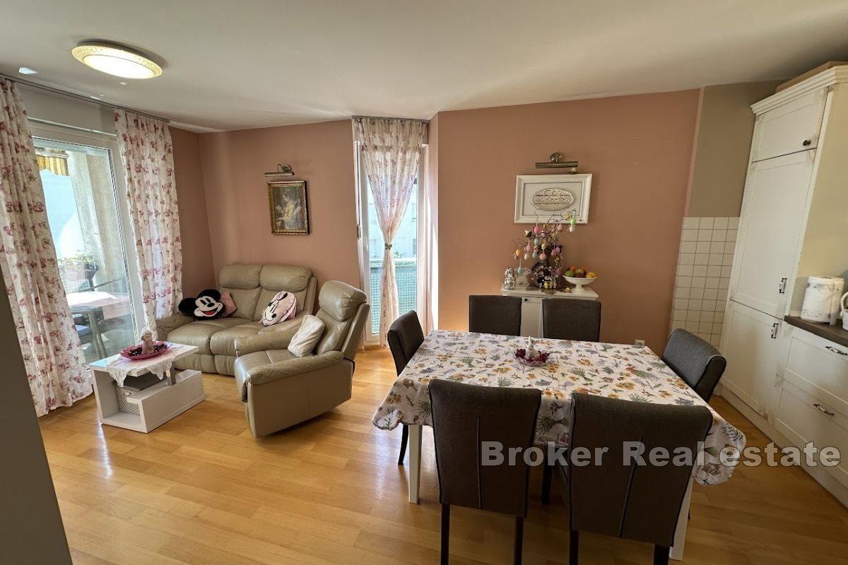 Appartement de deux chambres dans un endroit calme