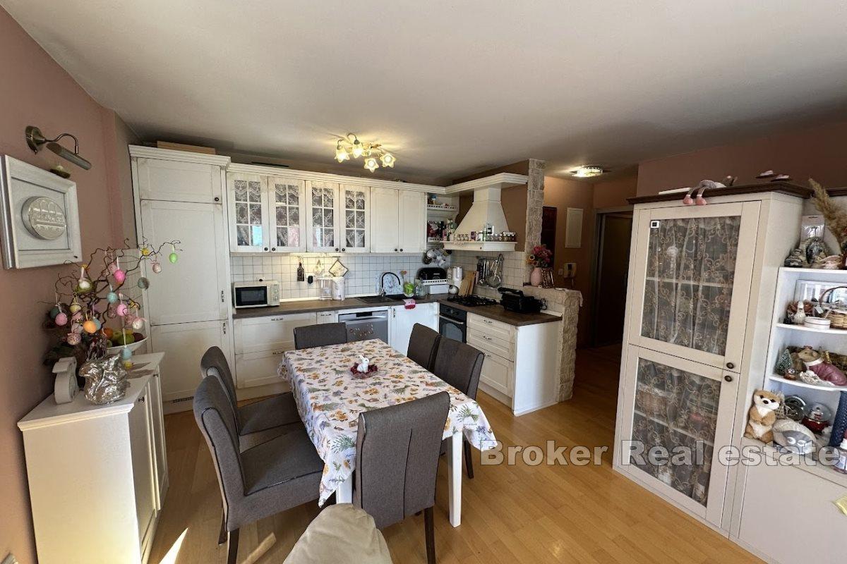 Трехкомнатная квартира в тихом месте