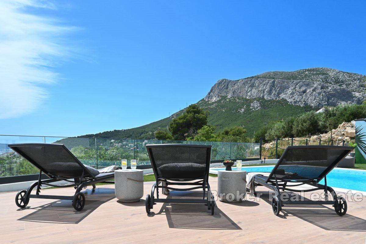 Neue Luxusvilla mit Panoramablick auf das Meer