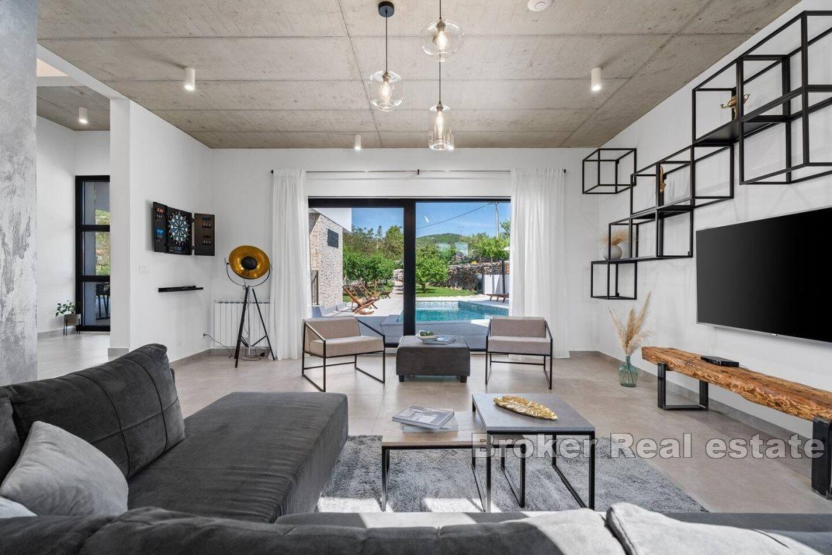 Ekskluzivna villa s bazenom i velikim vrtom