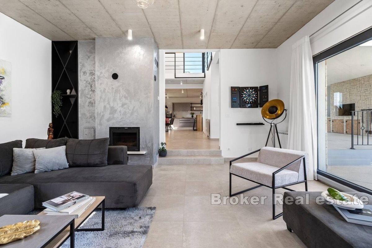 Exclusive villa with pool and large garden