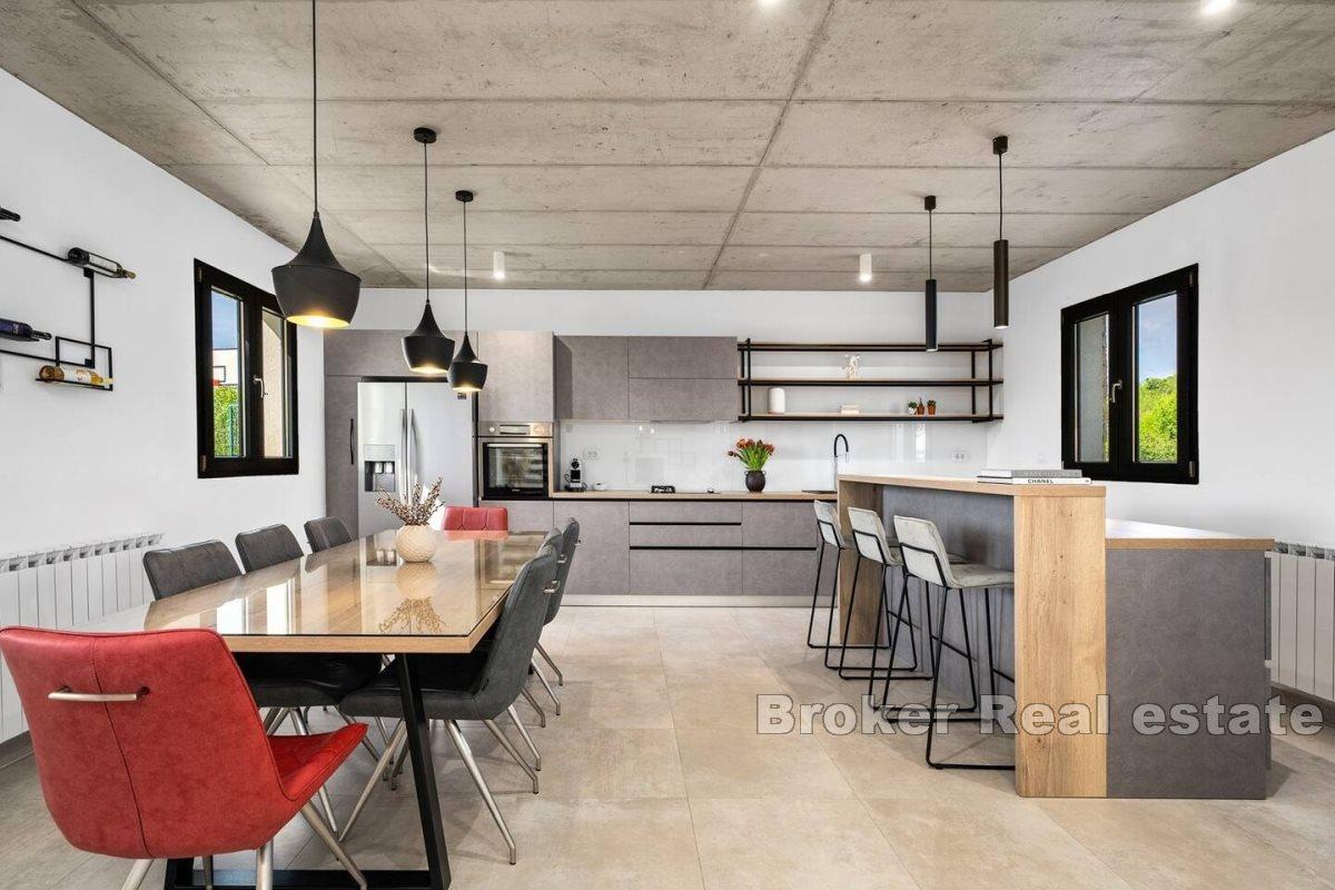 Exclusive villa with pool and large garden