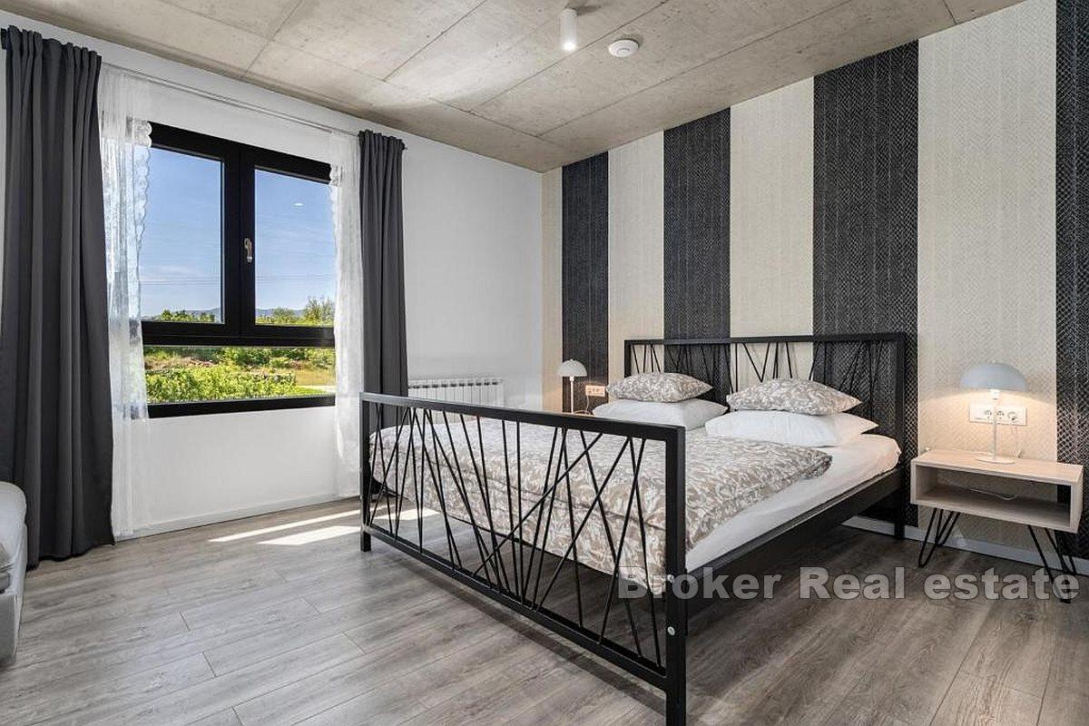 Exclusive villa with pool and large garden