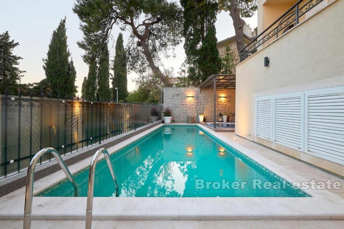 Esclusiva villa con piscina vicino al mare