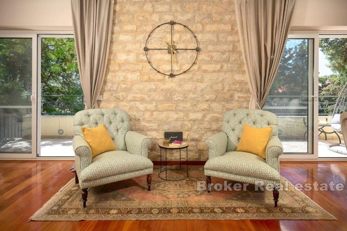 Exkluzivní vila s bazénem v blízkosti moře