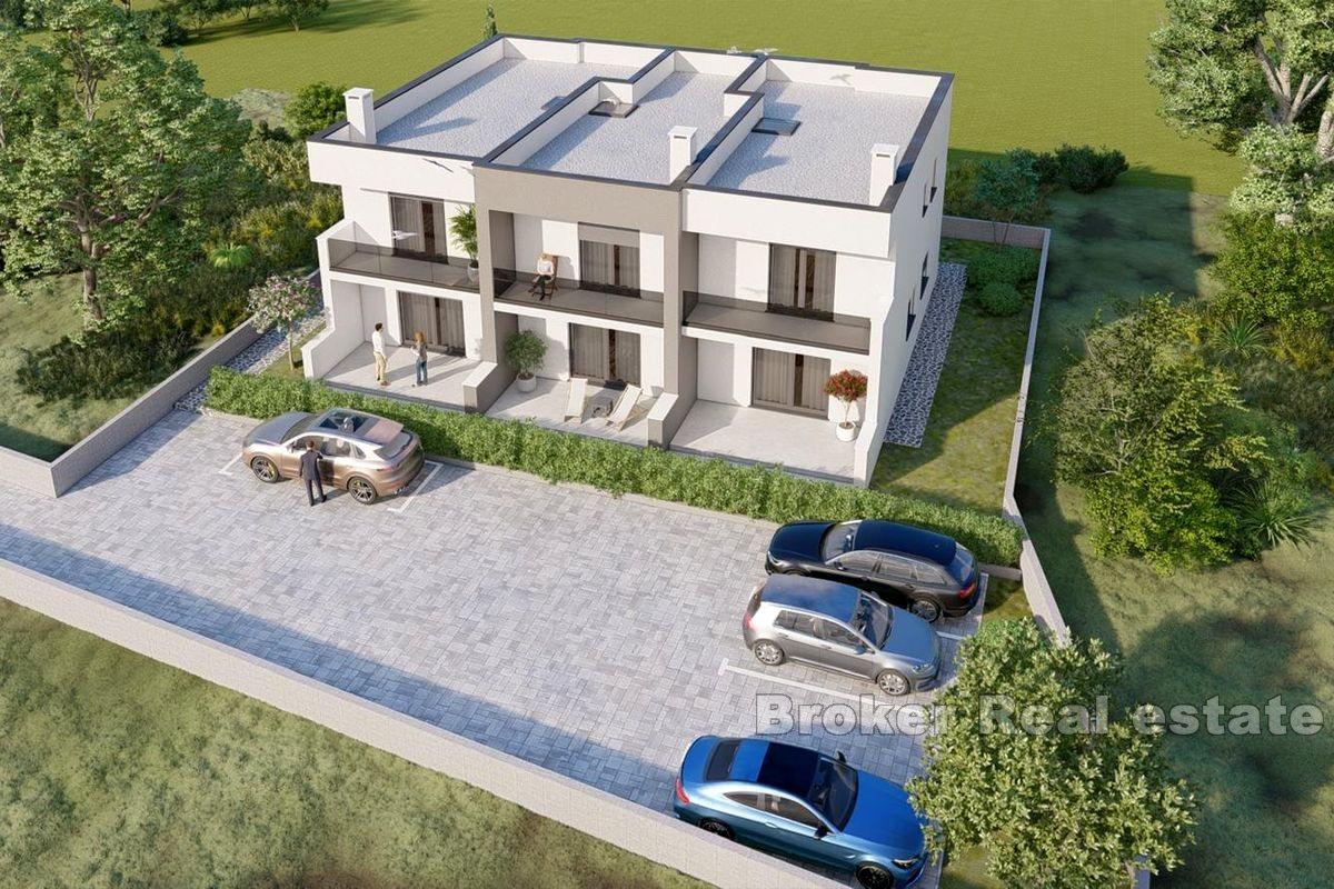Prostrani dvoetažni stan u novogradnji