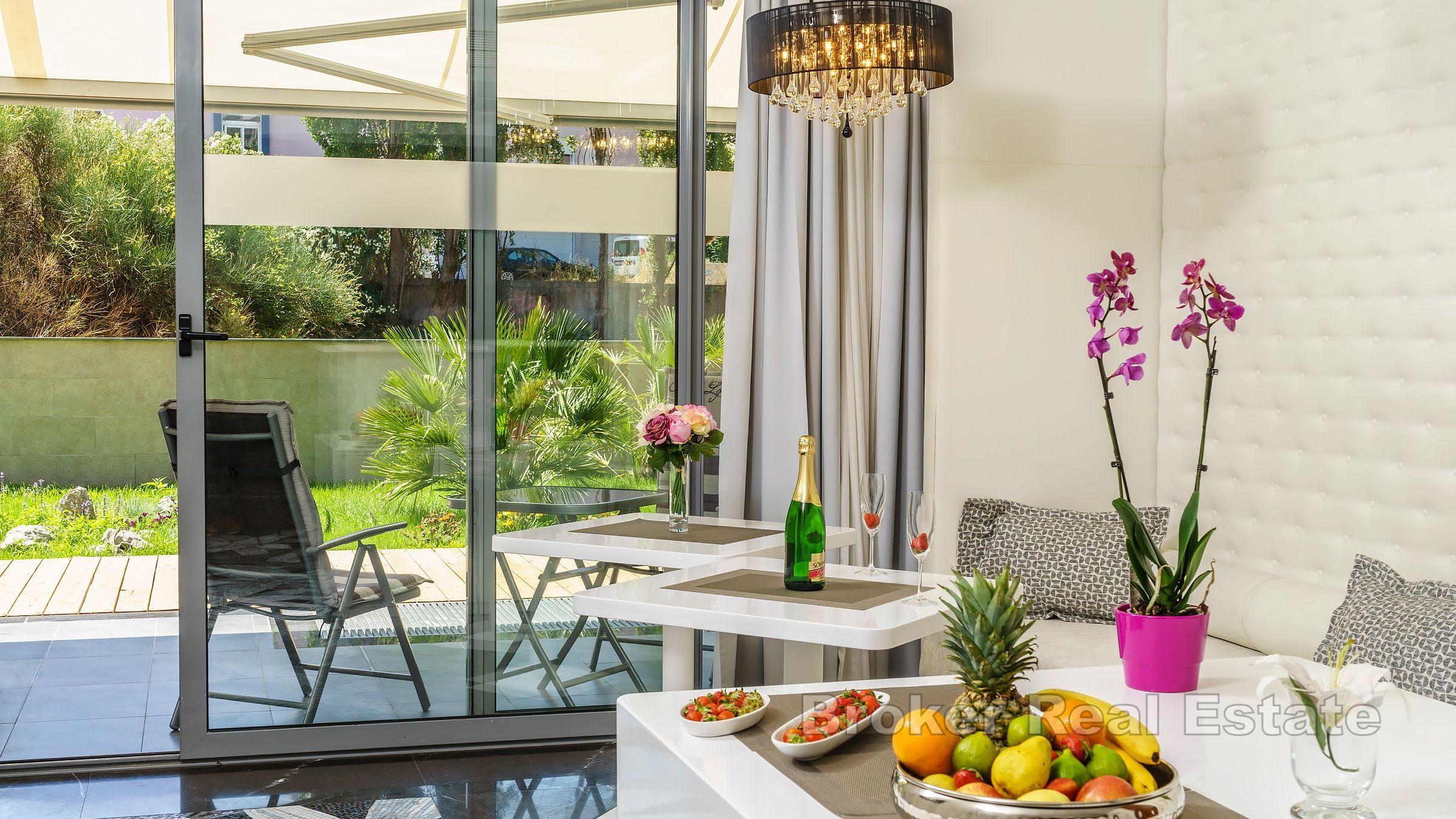 Moderní hotel s 11 pokoji a venkovním bazénem