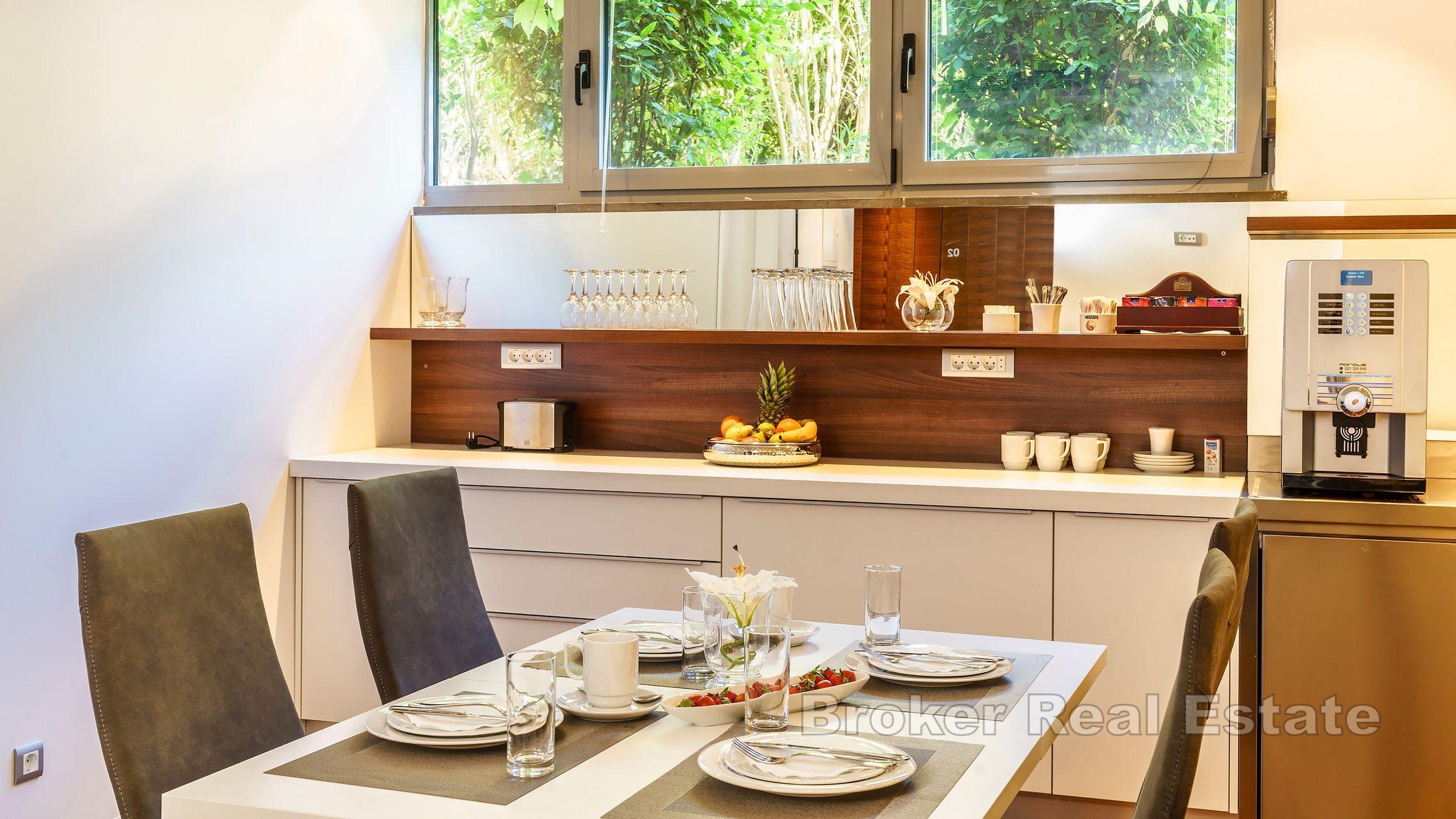 Moderní hotel s 11 pokoji a venkovním bazénem