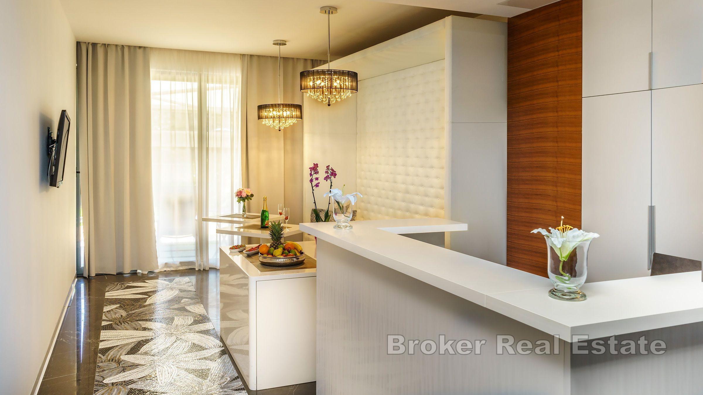 Modernes Hotel mit 11 Zimmern und Außenpool