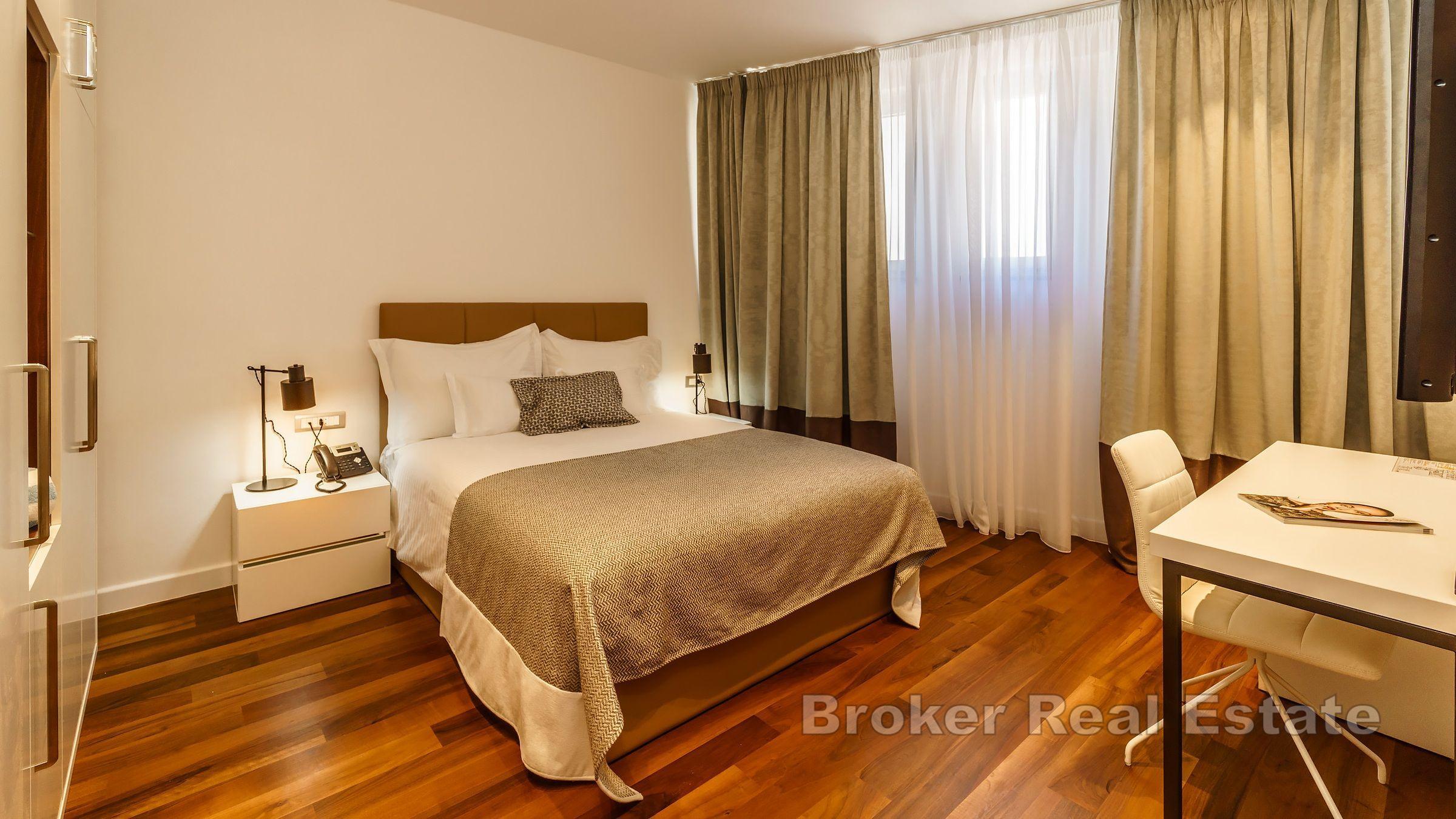 Moderní hotel s 11 pokoji a venkovním bazénem