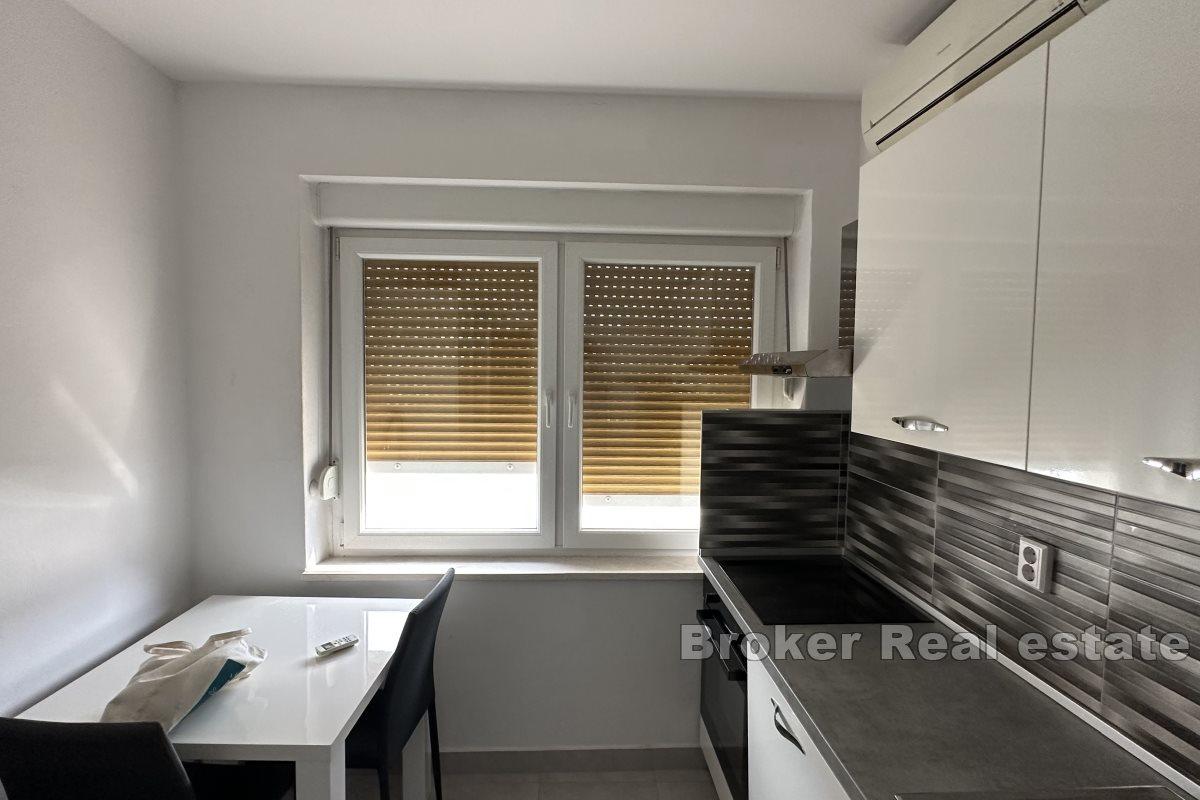 Appartement de deux chambres dans un endroit attrayant