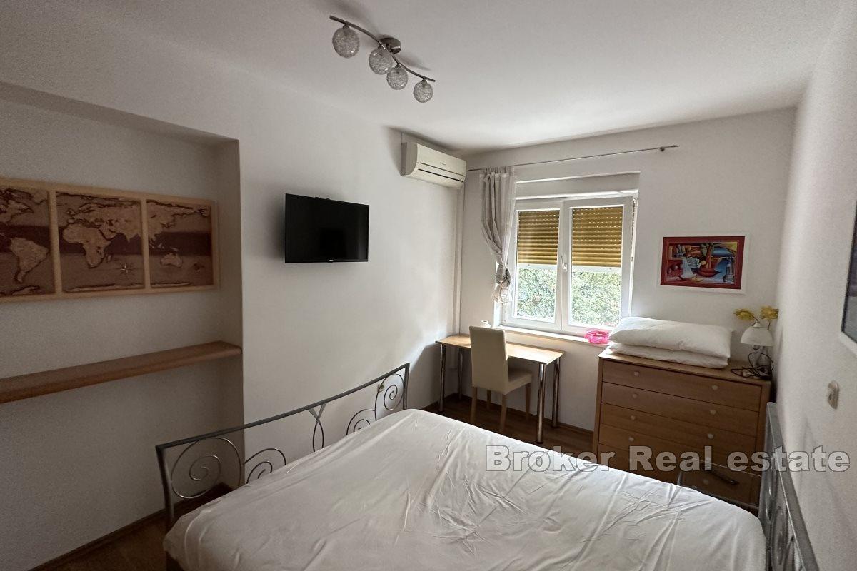 Appartement de deux chambres dans un endroit attrayant