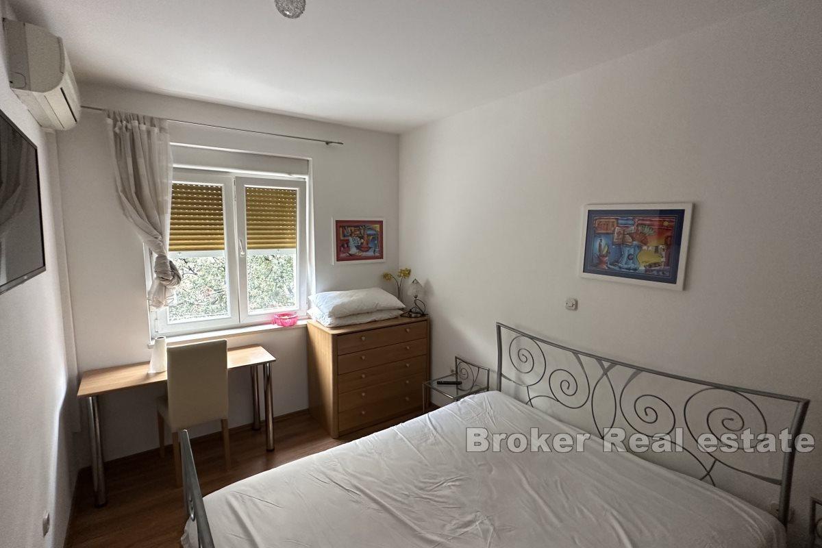 Appartement de deux chambres dans un endroit attrayant