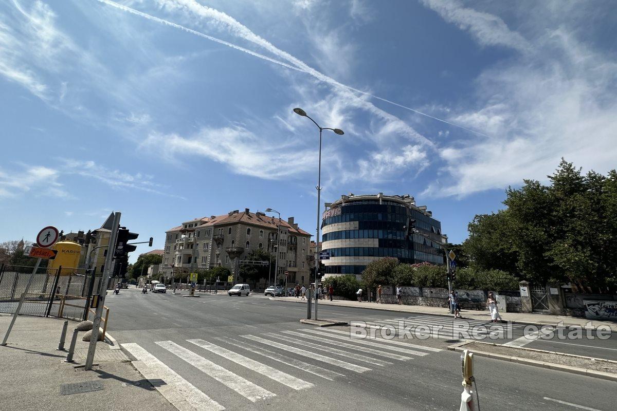 Appartement de deux chambres dans un endroit attrayant