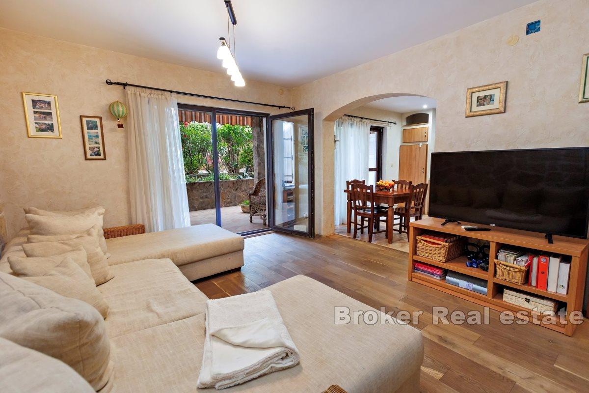 Einzigartige Drei-Zimmer-Wohnung mit großem Innenhof